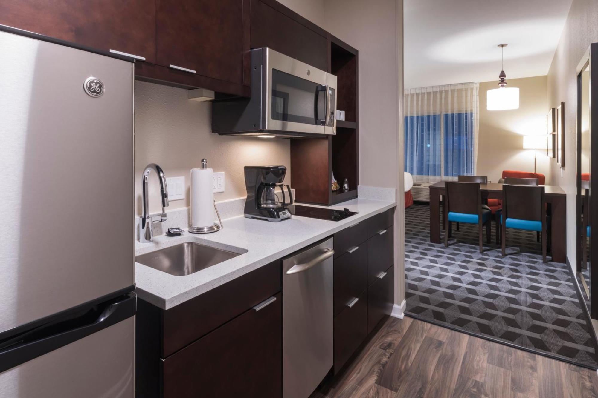 Towneplace Suites By Marriott Hays Kültér fotó