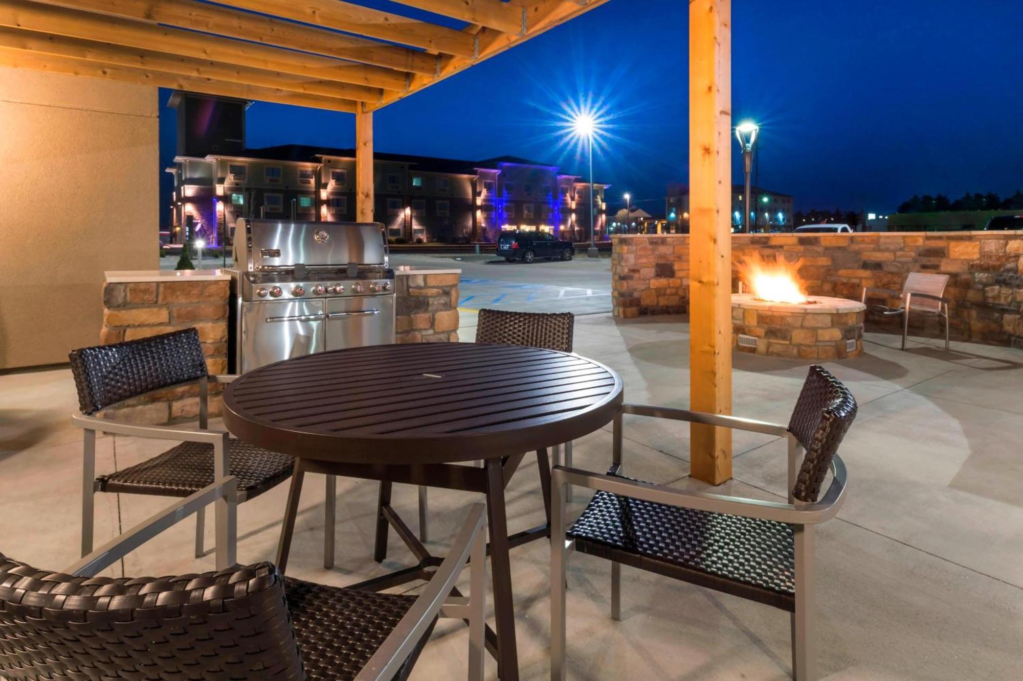 Towneplace Suites By Marriott Hays Kültér fotó