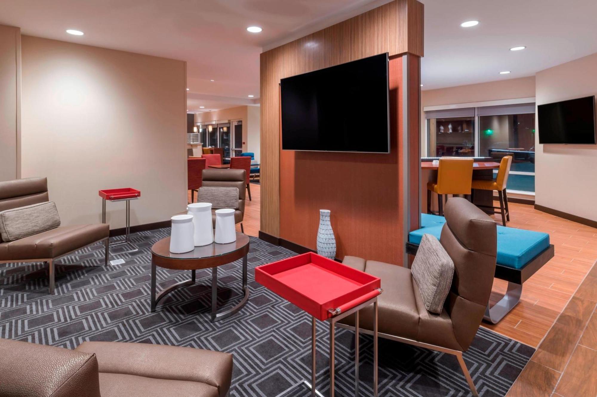 Towneplace Suites By Marriott Hays Kültér fotó