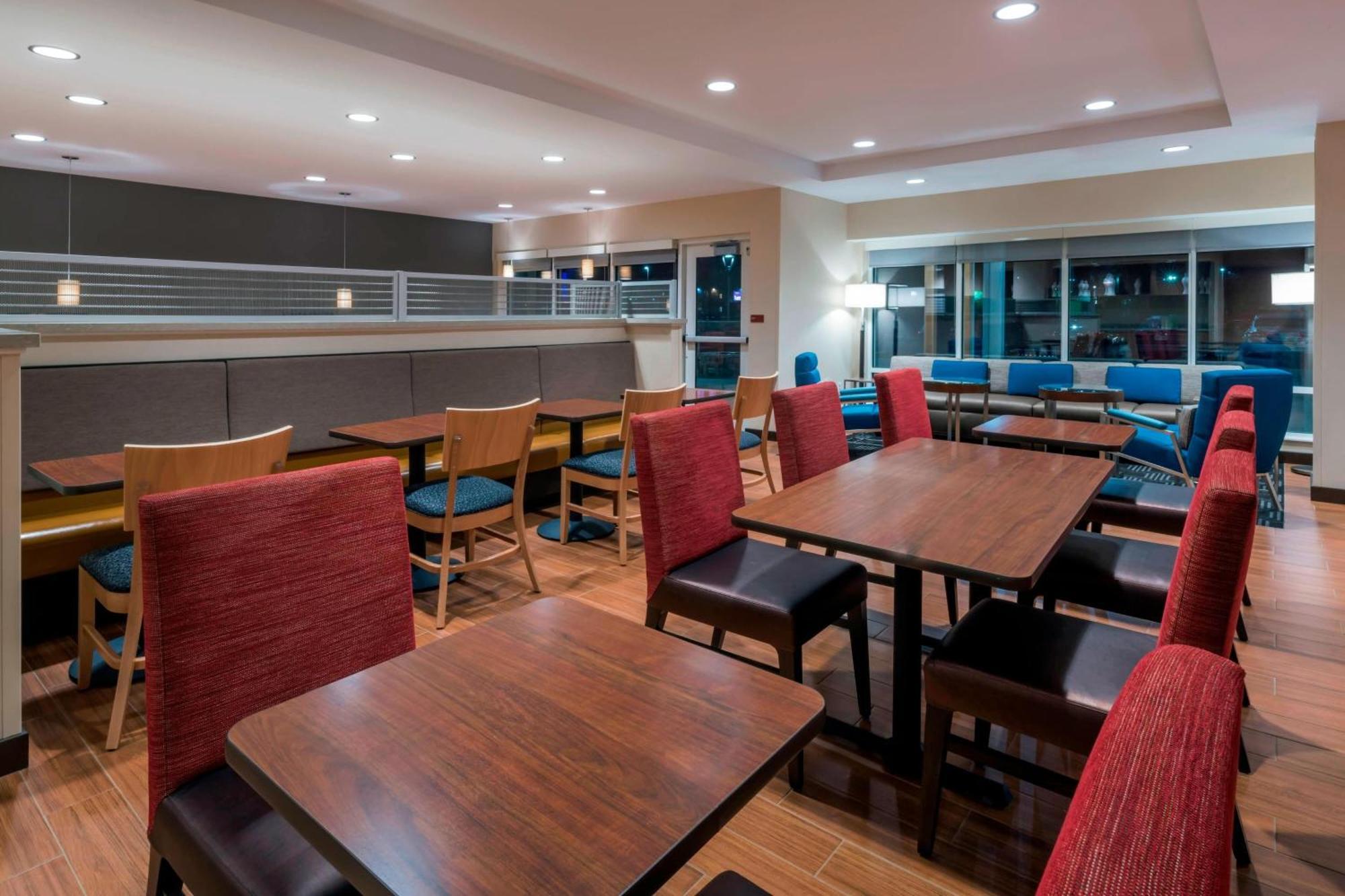 Towneplace Suites By Marriott Hays Kültér fotó