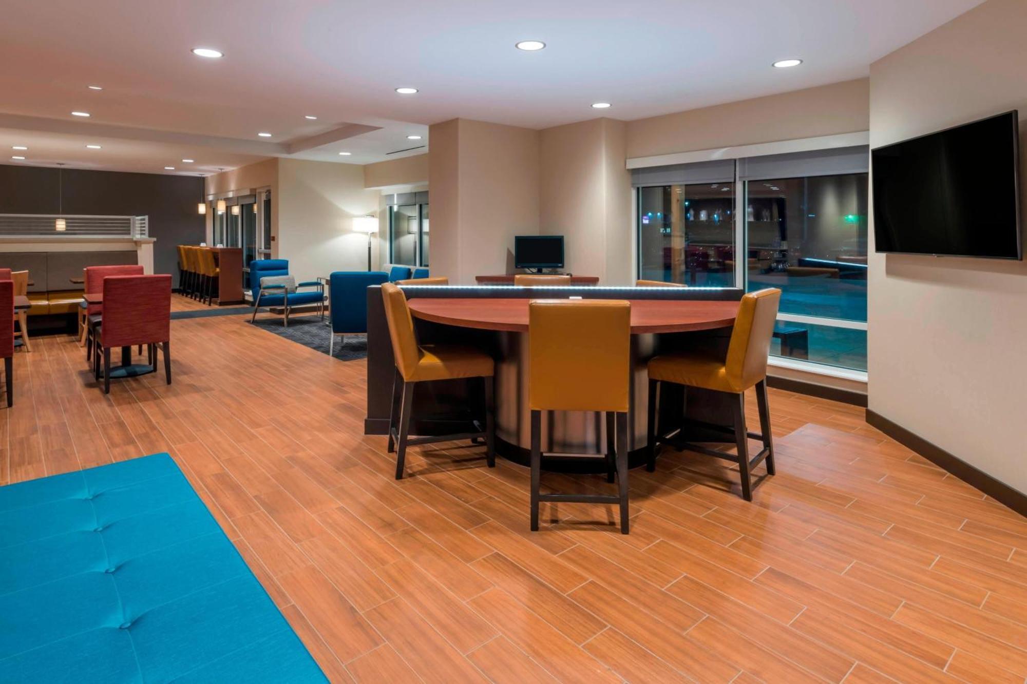 Towneplace Suites By Marriott Hays Kültér fotó